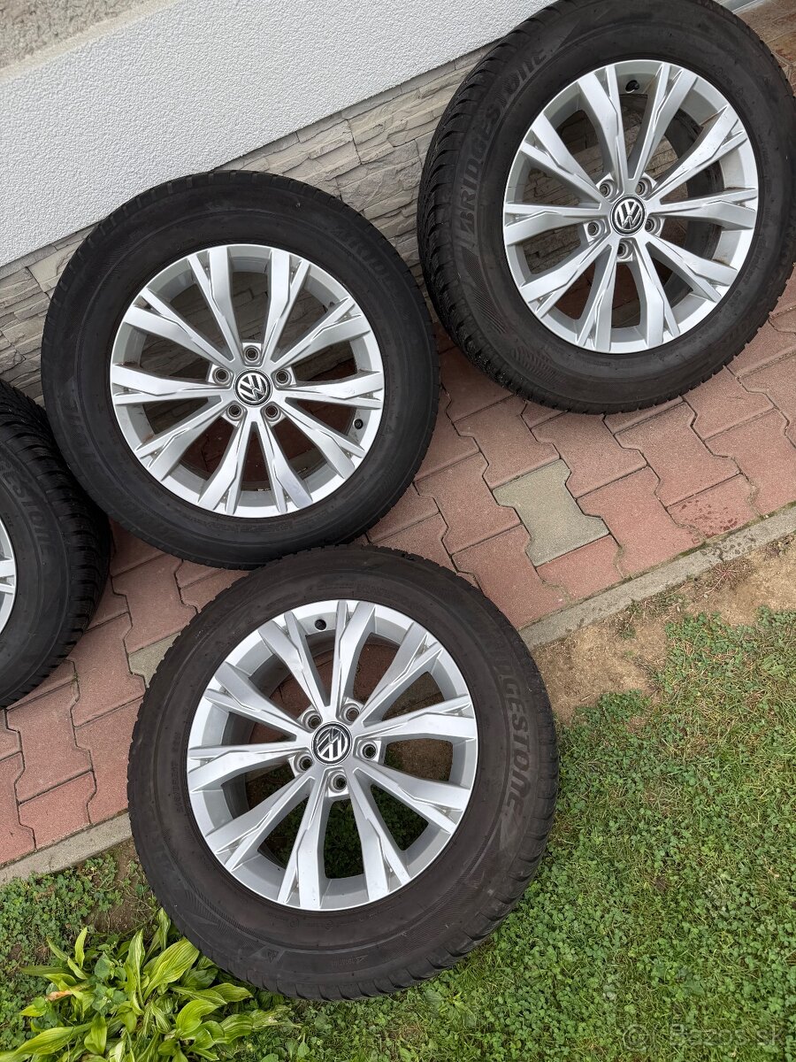 Volkswagen R17 - 2