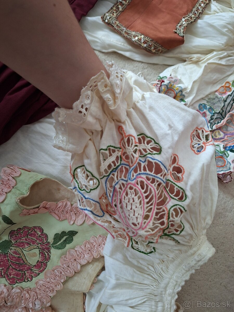 Detsky rucne vysivany kroj Zvolenska slatina - 2