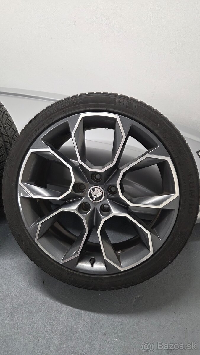 skoda extreme zimne 225/40 r19 - 2