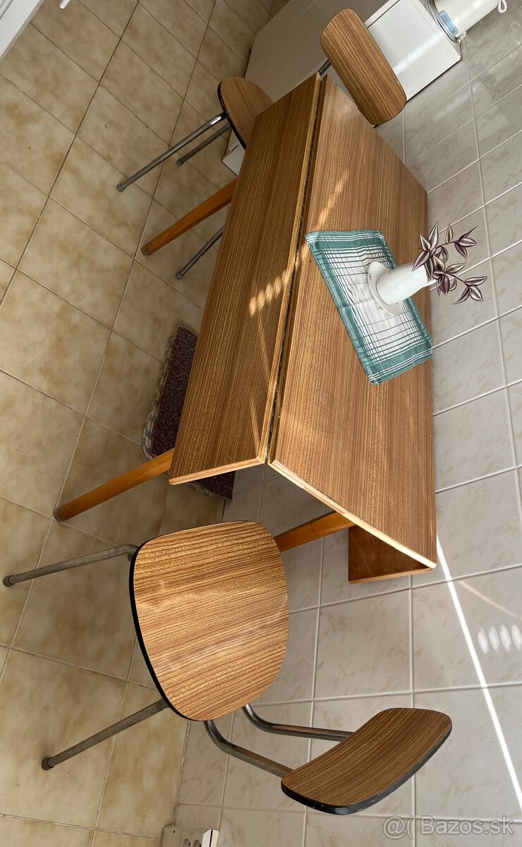 Jedalensky stol rozkladaci - 2