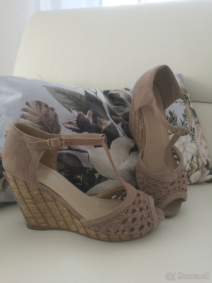 Béžové sandálky - 2