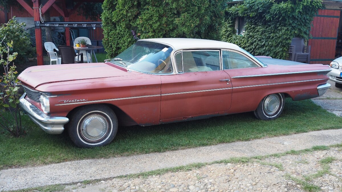 1960 Pontiac Ventura two door hardtop - 2