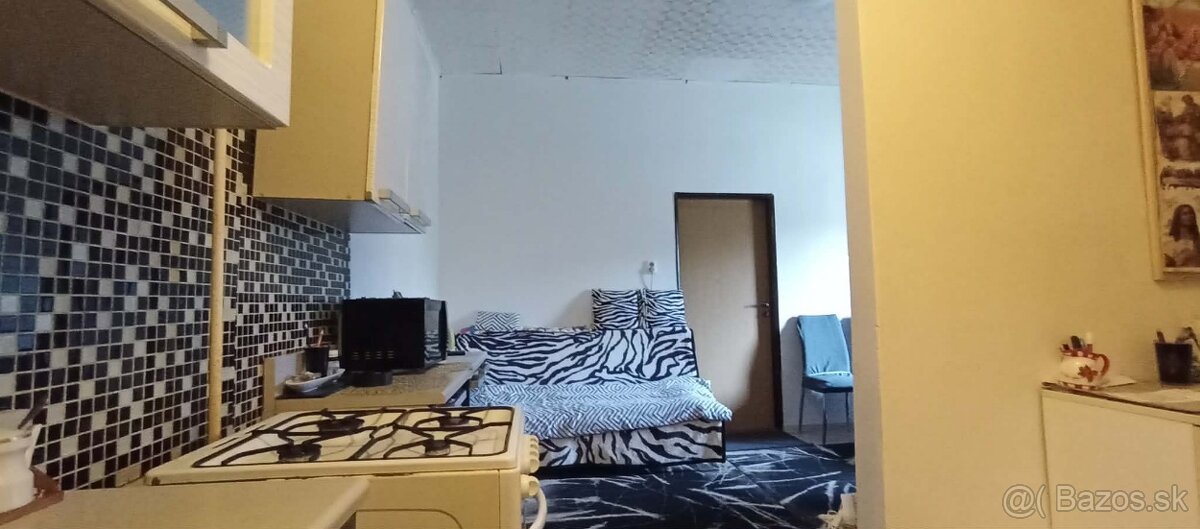 2-izbový tehlový byt v centre Lučenca – Partizánska ul. - 2