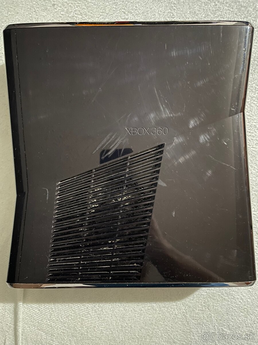 Xbox 360 + 2 ovládače + Kinect + hracia gitara - 2