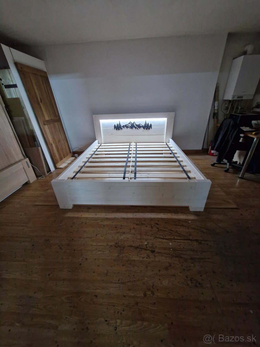 Manželská postel z masívu - 2