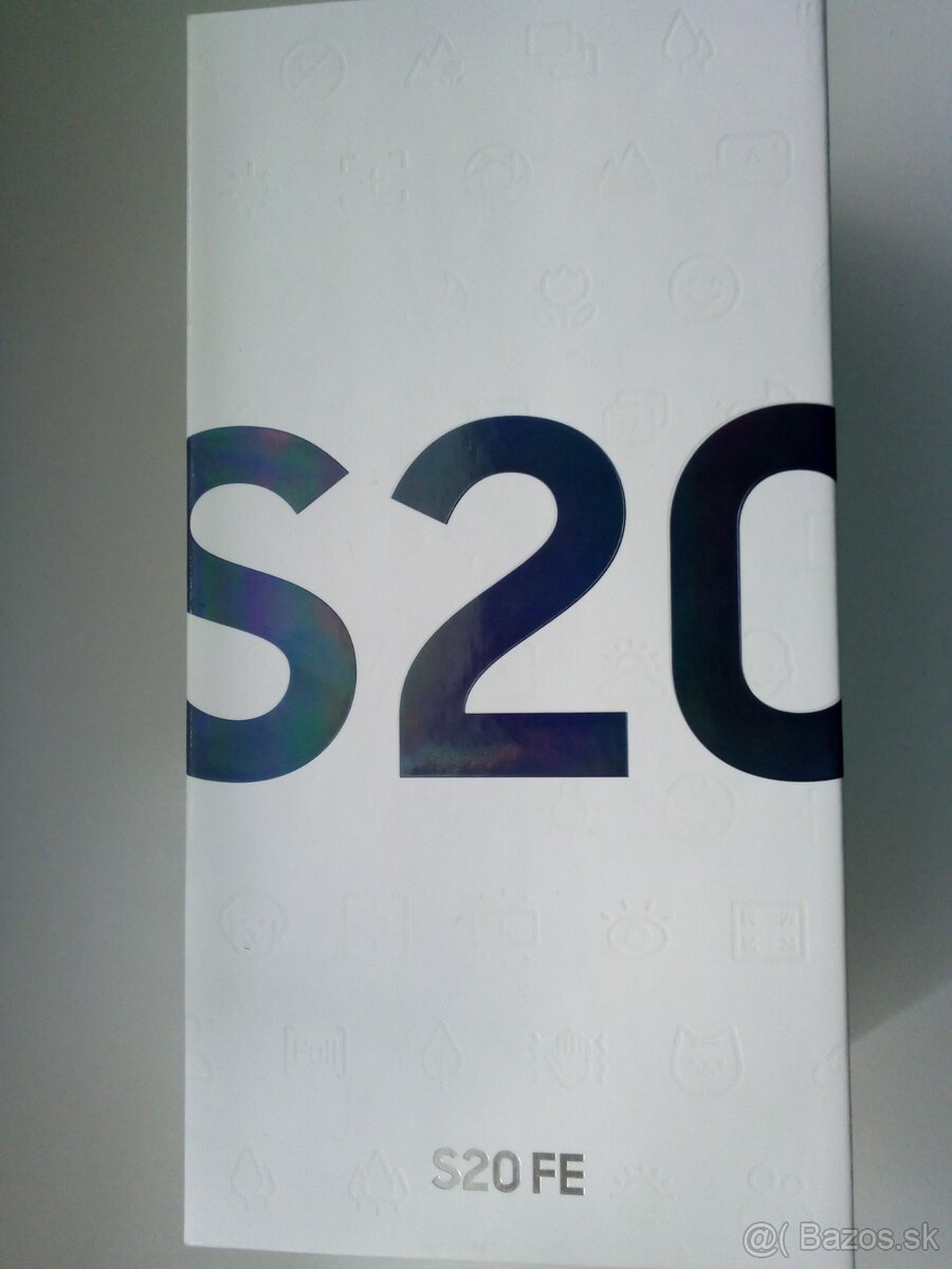 Predám Samsung Galaxy S20 FE - 2