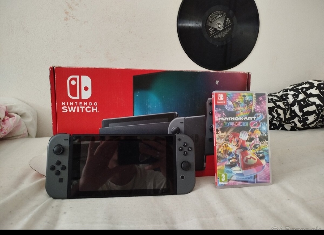 Nintendo Switch + Mario Kart 8 - 2