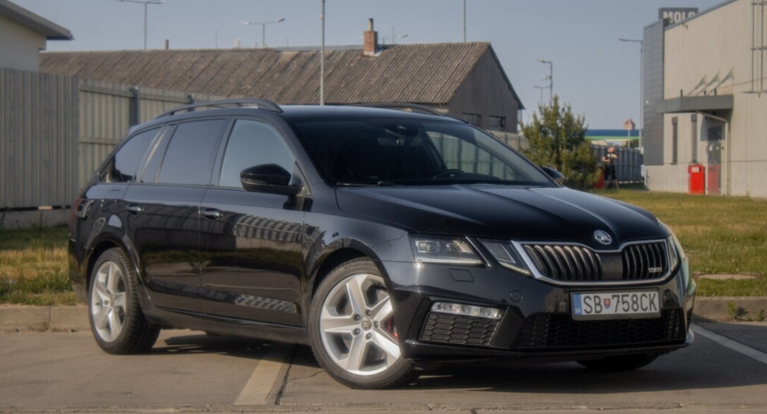Škoda Octavia Combi 2.0 TSI RS DSG - 2