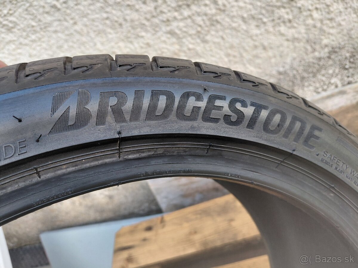 1ks letna Bridgestone 225/40R19 - 2