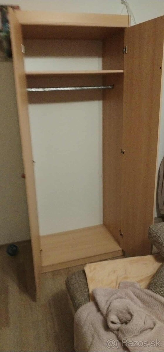 Vešiaková skriňa - 2