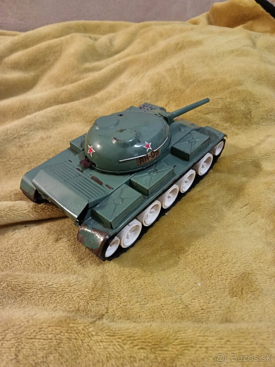 Stará hračka tank - 2