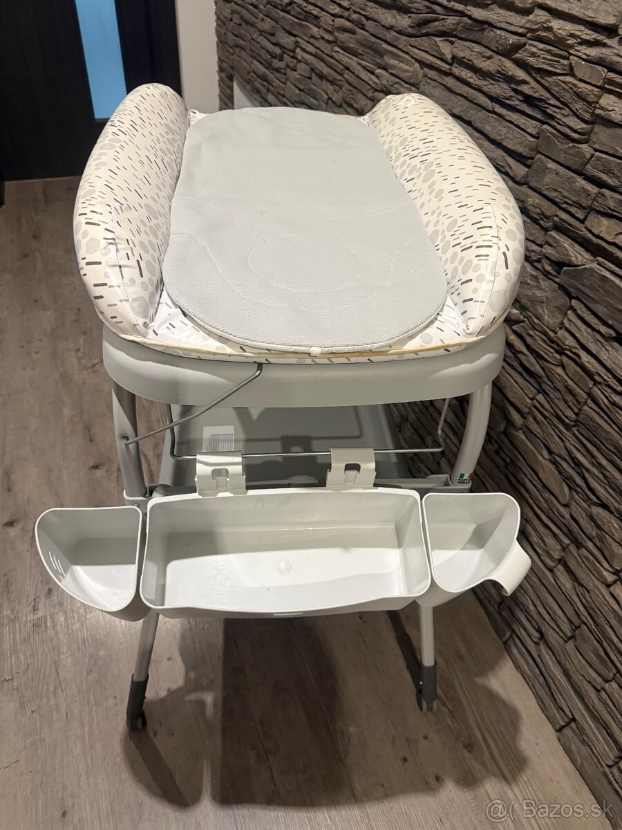 CHICCO Stolík prebaľovací s vaničkou - 2