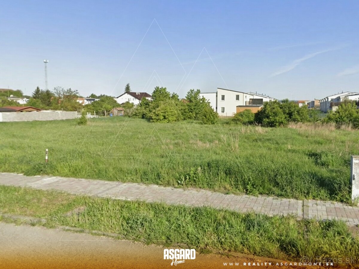 Pozemok 911m2 + 894 m2 pre stavbu 2 rodinných domov - 2