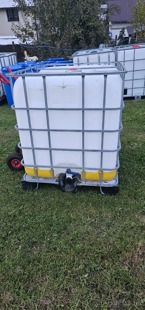 Plastová nádrž 1000l.(IBC kontajner) - 2