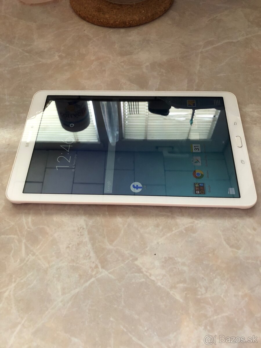 9.7” tablet Samsung Galaxy TAB E / 8GB Biely - 2