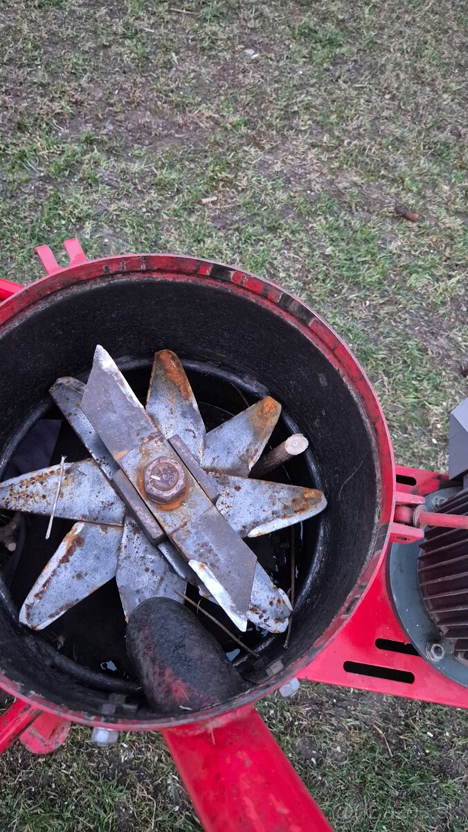 Predám drvičku konárov samix 3KW 380Vlt - 2