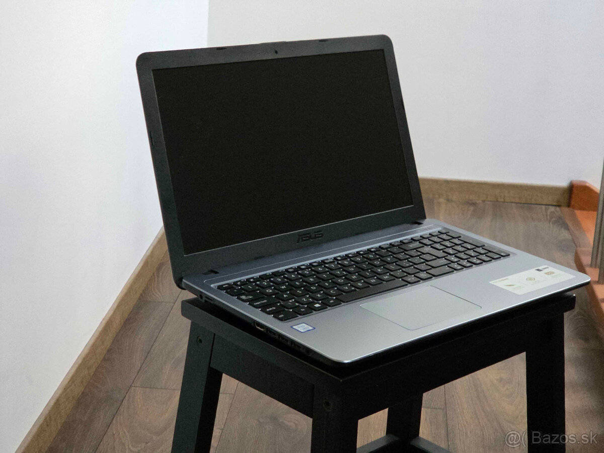 Asus VivoBook 15 – Full HD, rýchle SSD, super stav - 2