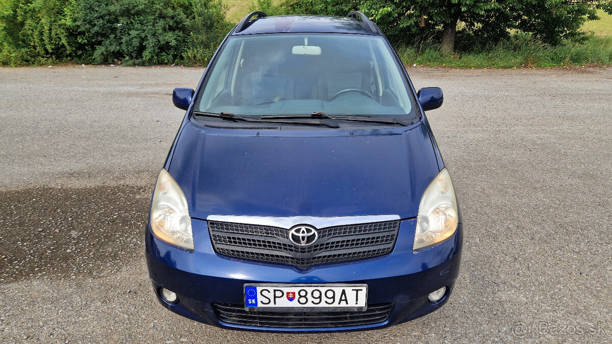 Predám Toyota Corrola Verso 2002 4-D4 2L nafta - 2