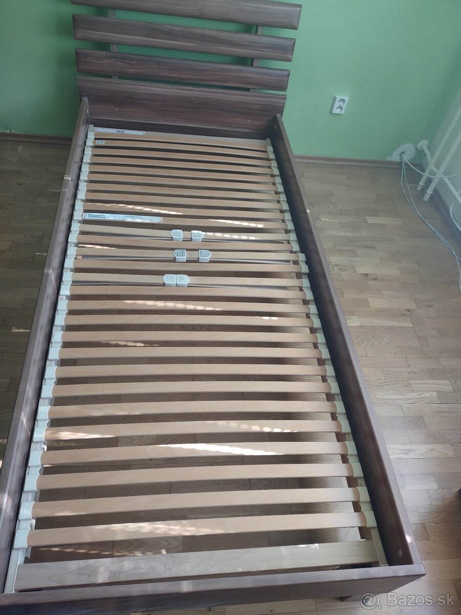 Predám posteľ s roštom + nočný stolík + matrac - 2