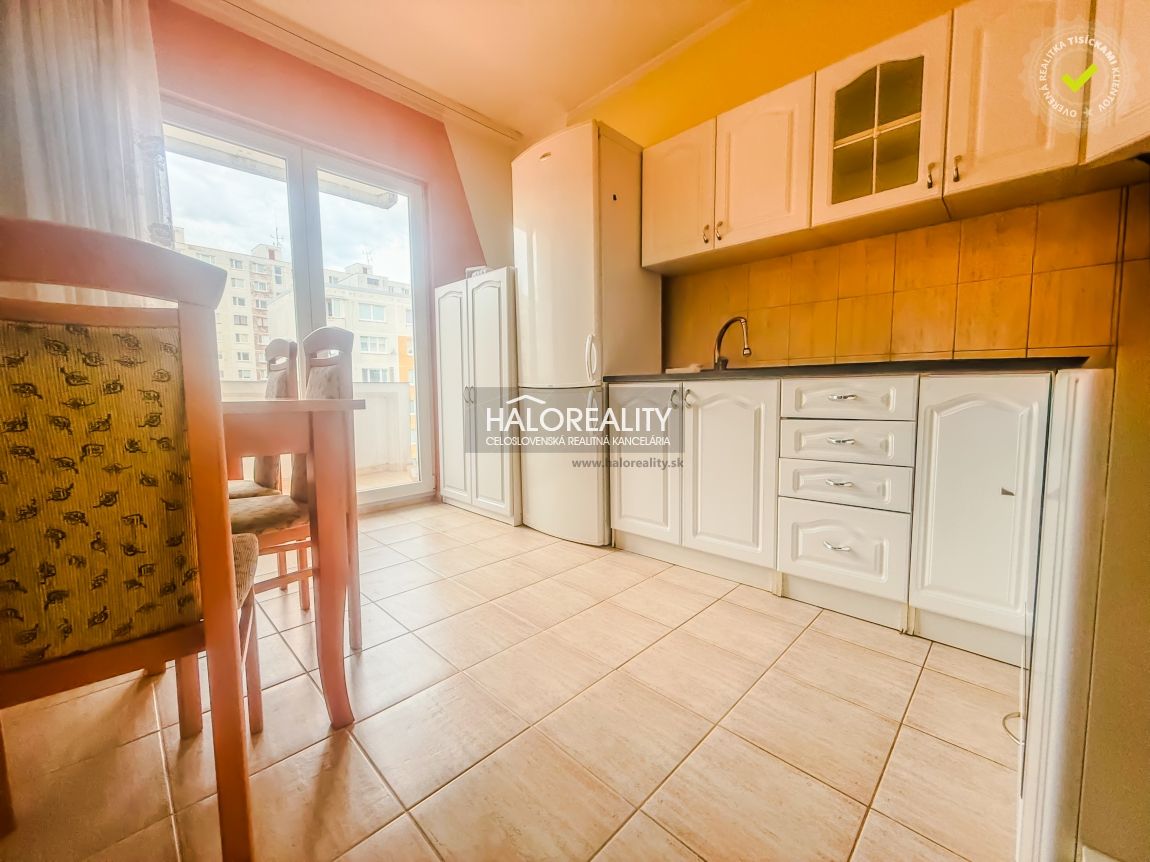 HALO reality - Prenájom, trojizbový byt Považská Bystrica, R - 2