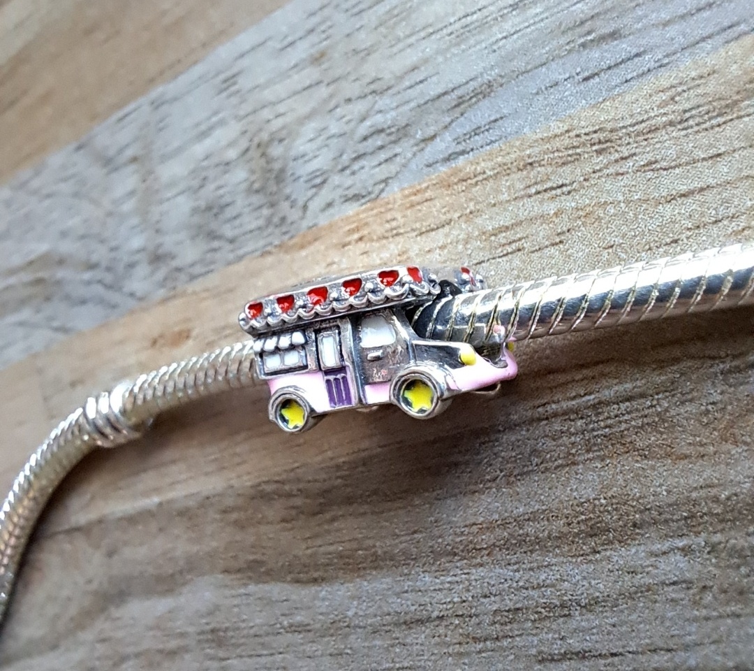 Prívesok Ružový Karavan - 2