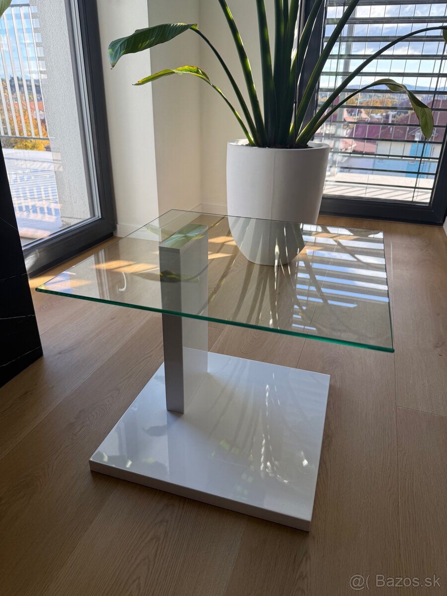 Skleneny stolik - 2