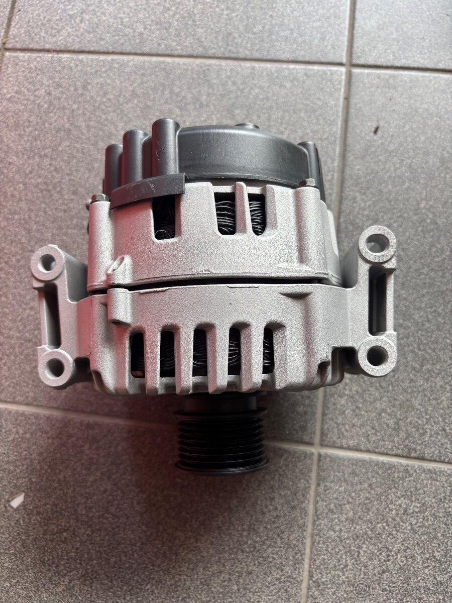 Mercedes alternator - 2