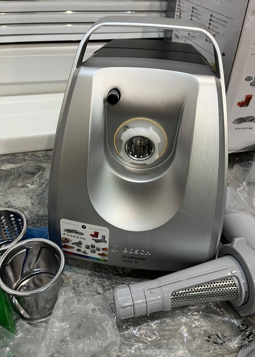 Nový mäsomlynček Bosch MFW68660 ProPower 2200 W - 2