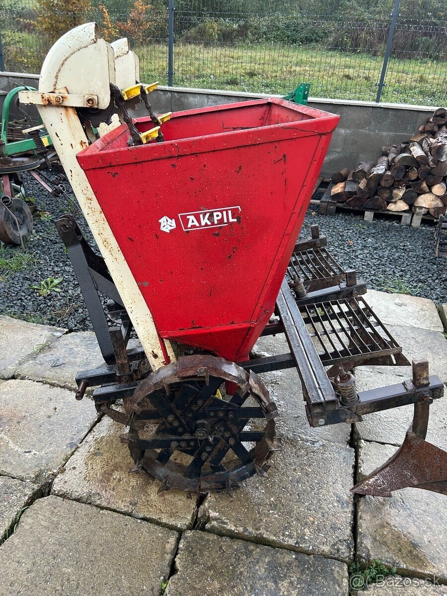Predám sadzač zemiakov Akpil - 2