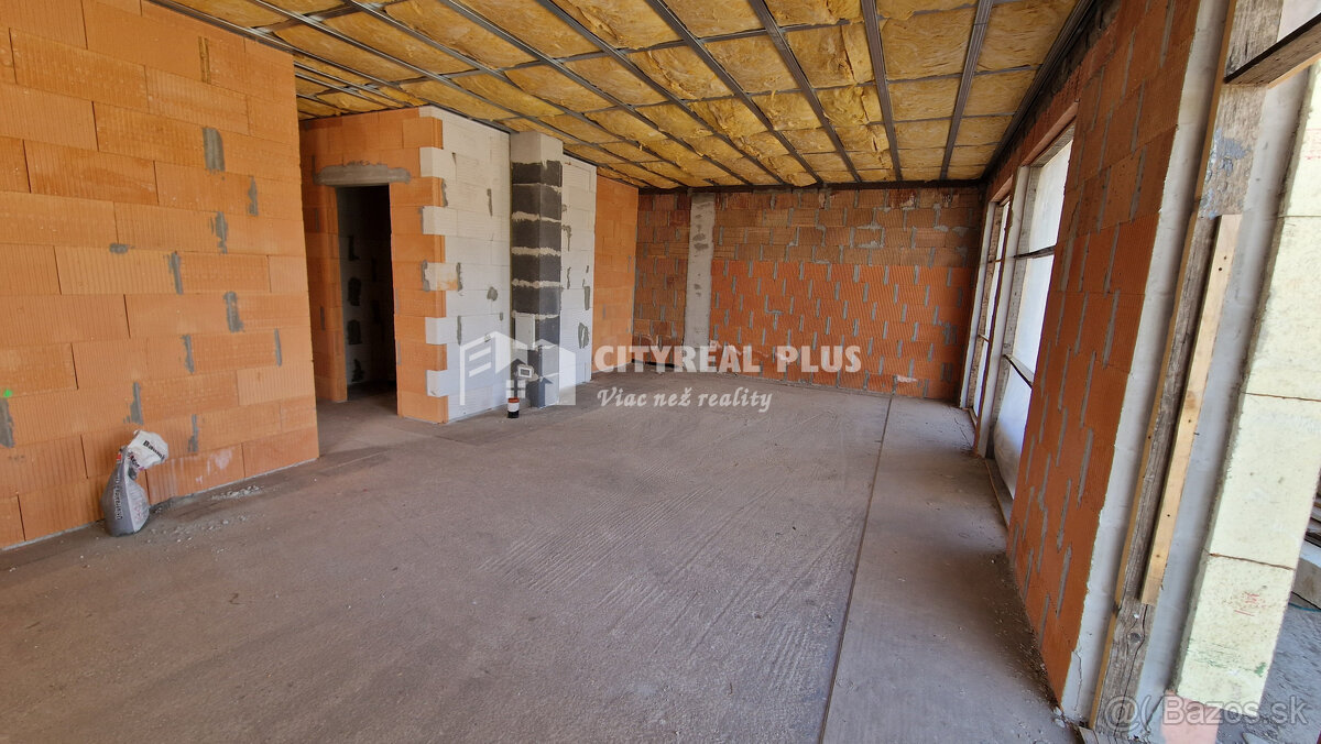 Na Predaj 4 izbová NOVOSTAVBA na 763m2 pozemku Nové Zámky - 2