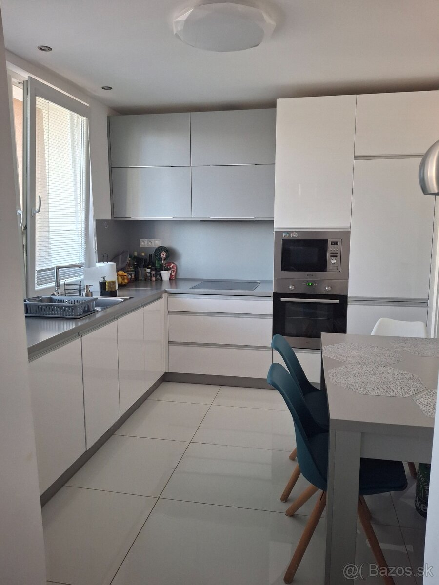 Prenájom 2-izbového bytu v Leviciach - 2
