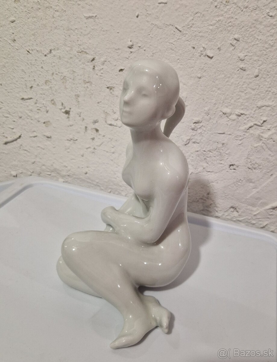 Royal Dux keramická žena - 2