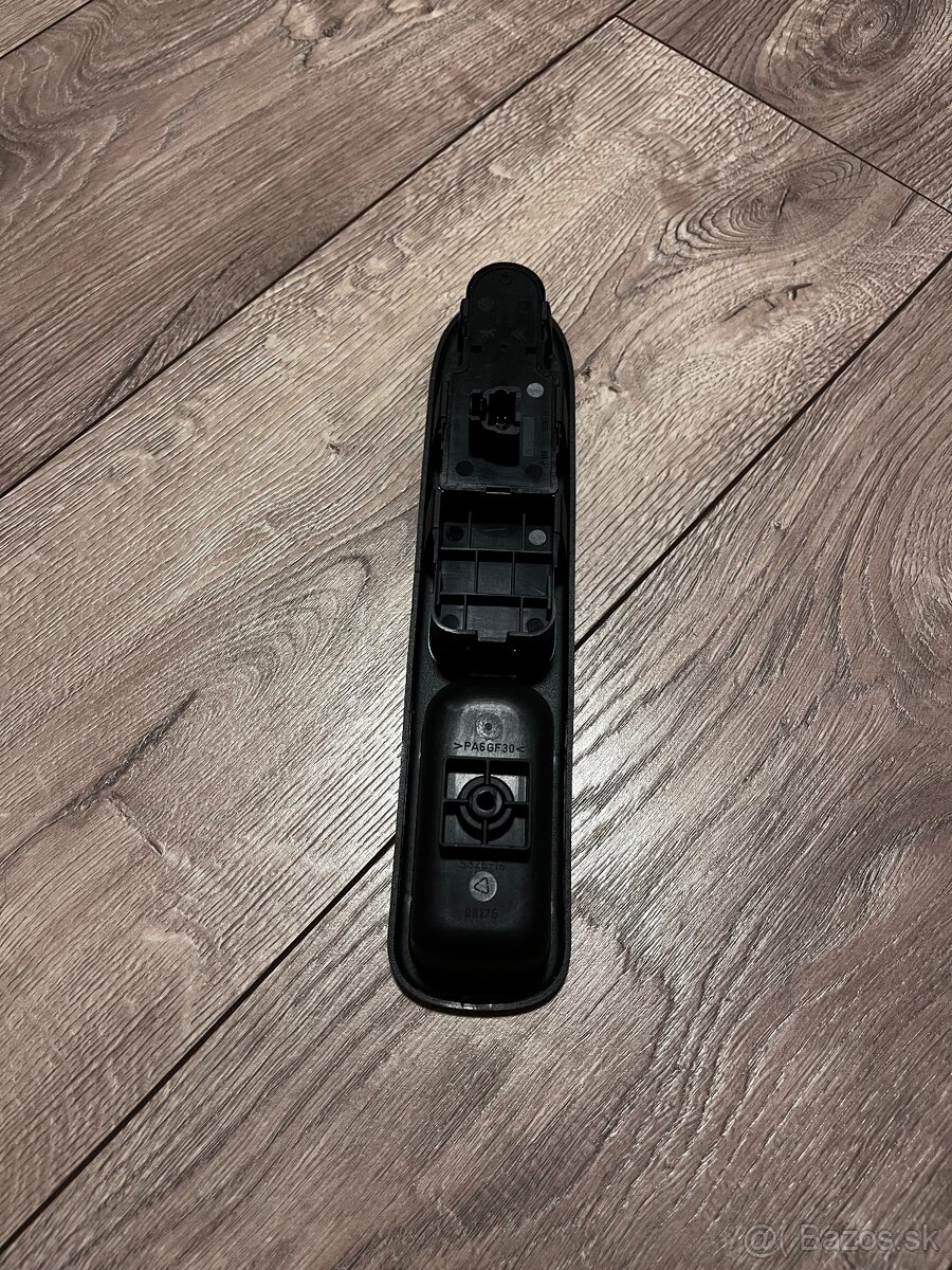 Predám ovládací panel okna - strana vodiča - 2