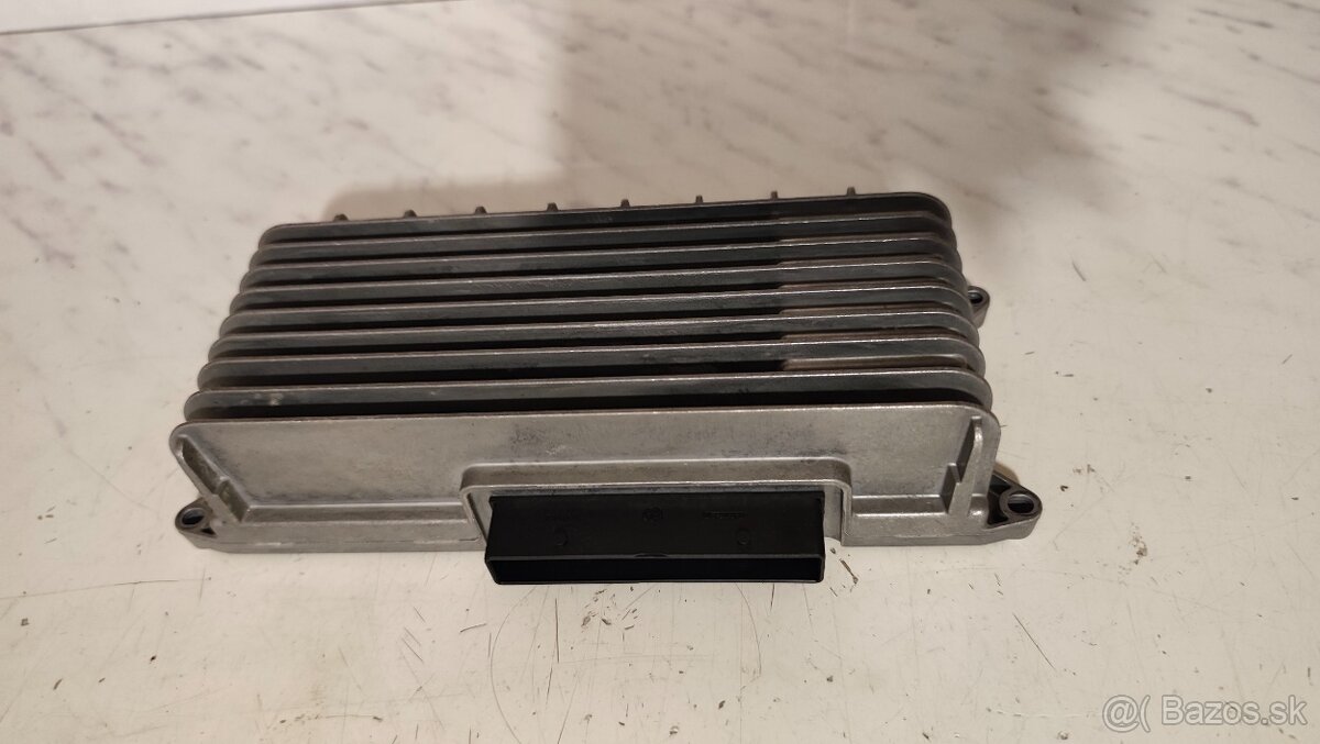 Zosilňovač 8T0035223AB - 2