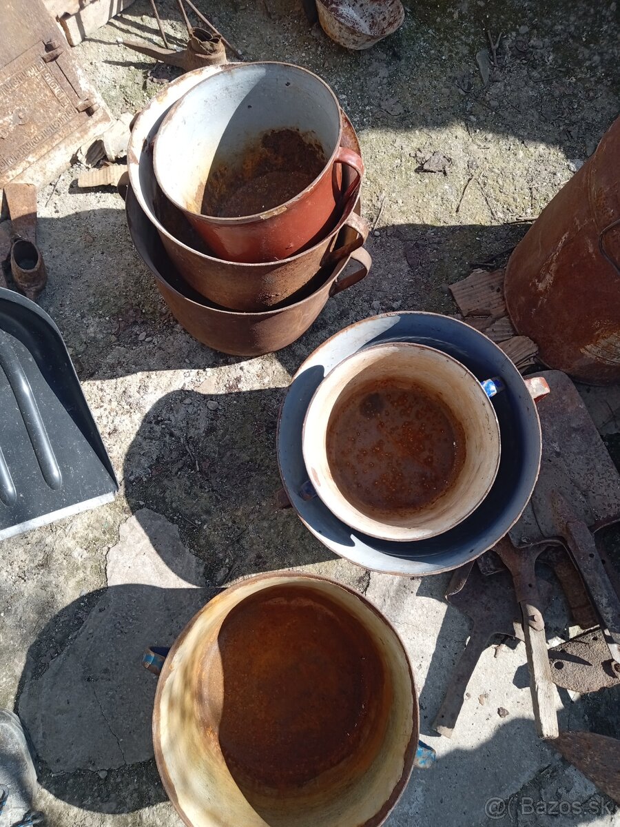 podnos pod hrnce . - 2