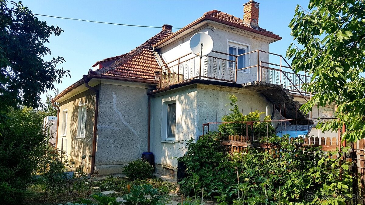 Predáme 4.izb RD 989m pozemok - 2