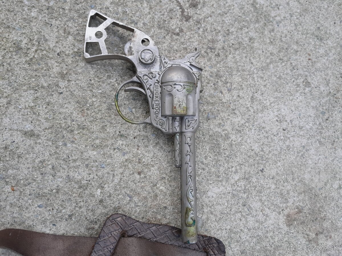 Predám hračku revolver Buckeroo - 2