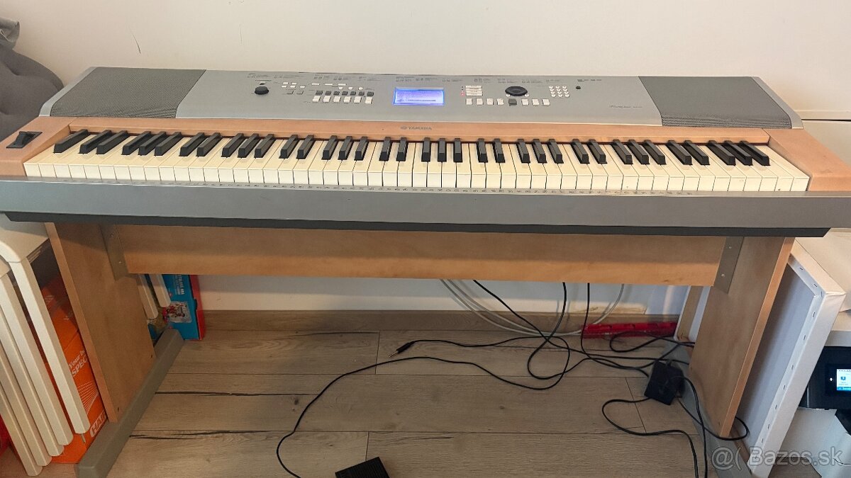 Digitálny klavír Yamaha DGX 620 - 2