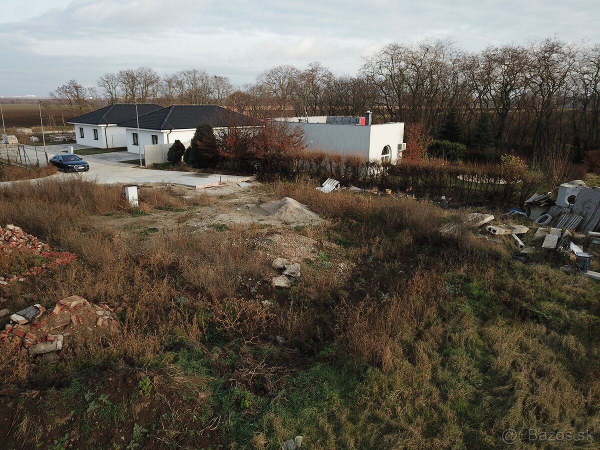 Stavebný pozemok pre rodinný dom 440m2 - 2