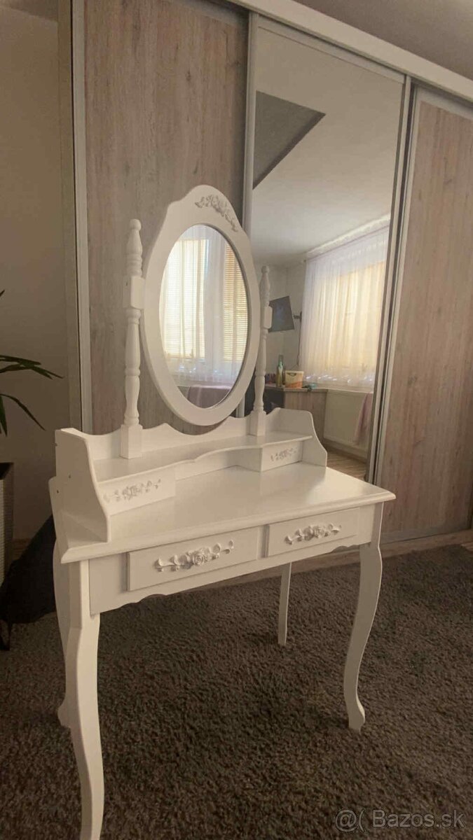 Kozmetický stolík - 2