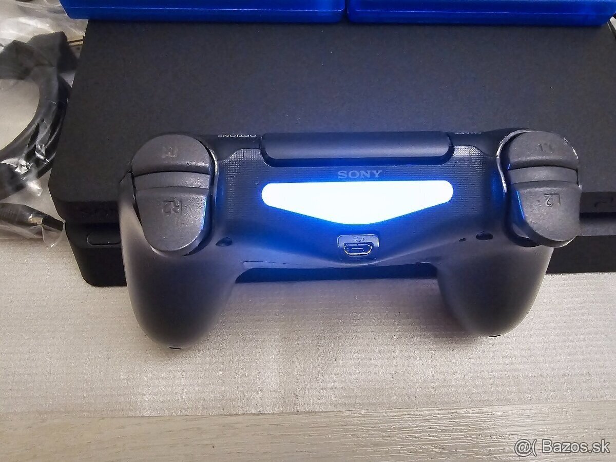 Playstation 4 (Slim) 500GB - 2