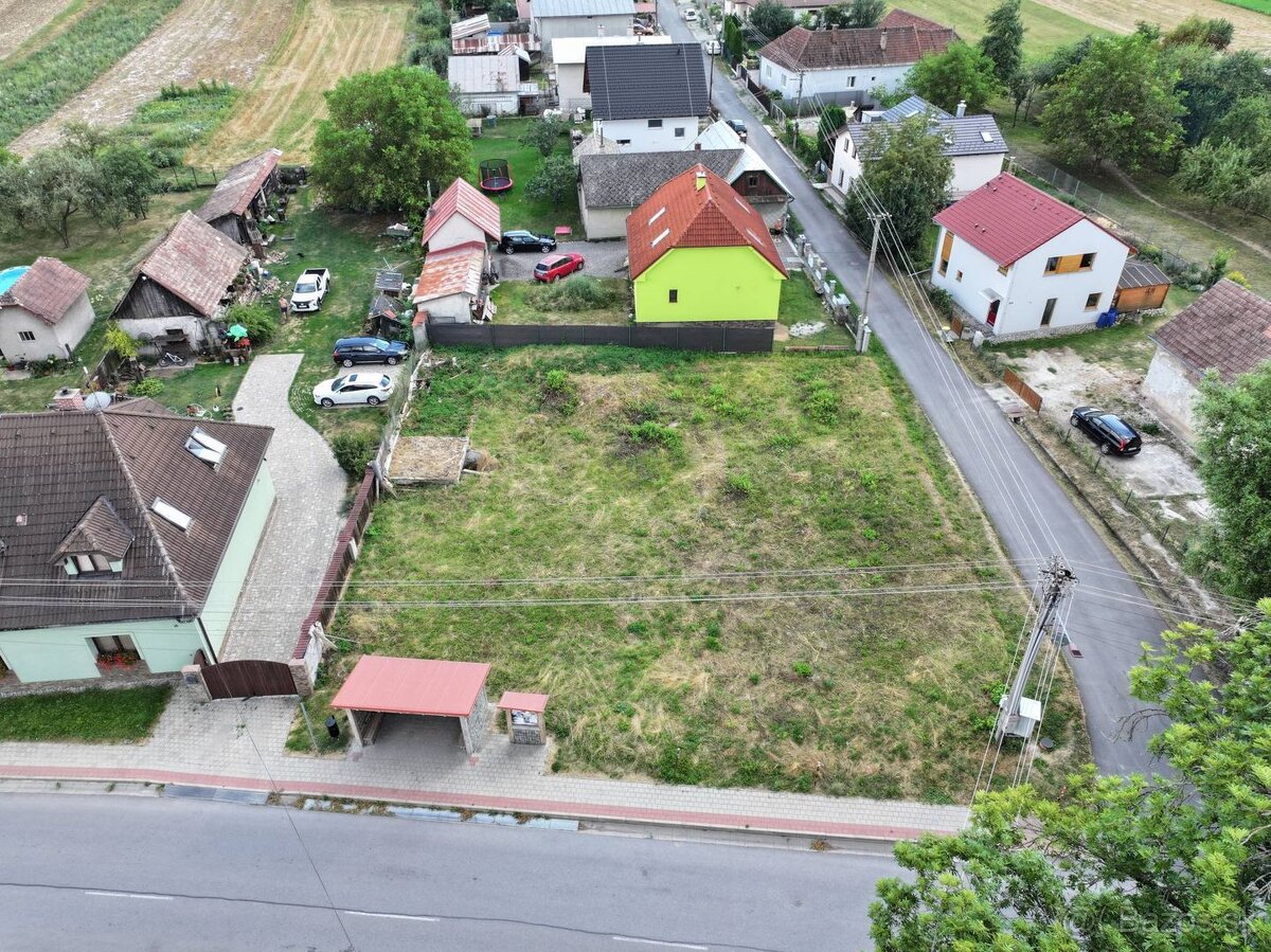 NA PREDAJ Stavebný pozemok so všetkými inž. sieťami - 2