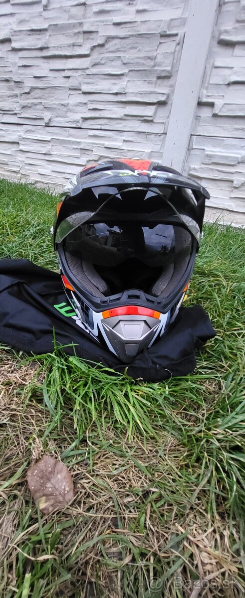 Predam motocross helmu . - 2