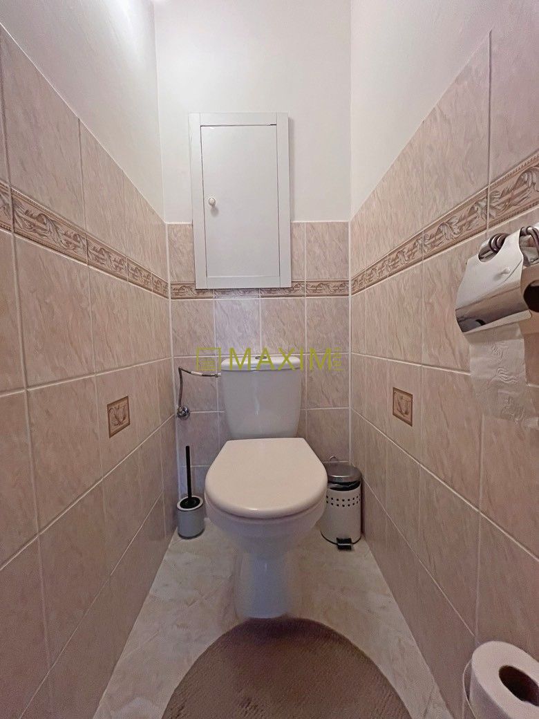 Ponúkame na predaj čiastočne zariadený klimatizovaný 4-izbov - 2