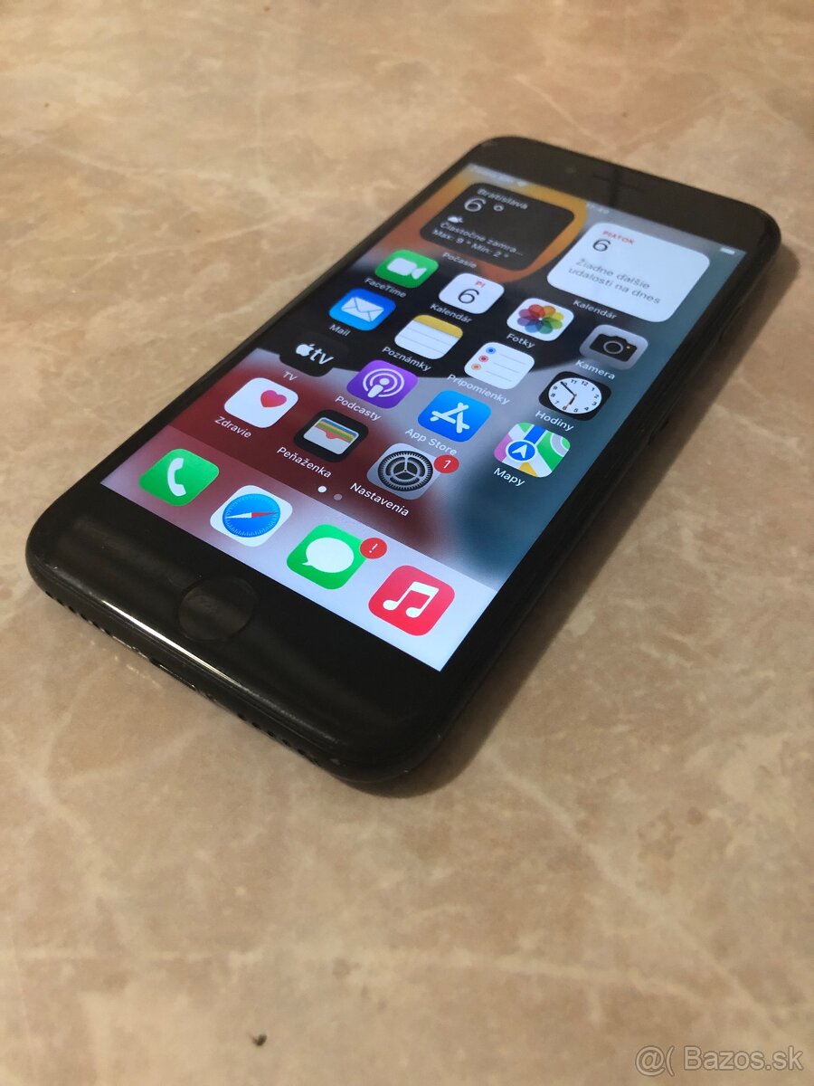 iPhone 7 / 128GB puklinka hore - 2