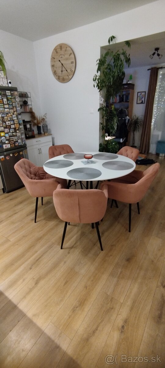 Jedálenský stôl - 2
