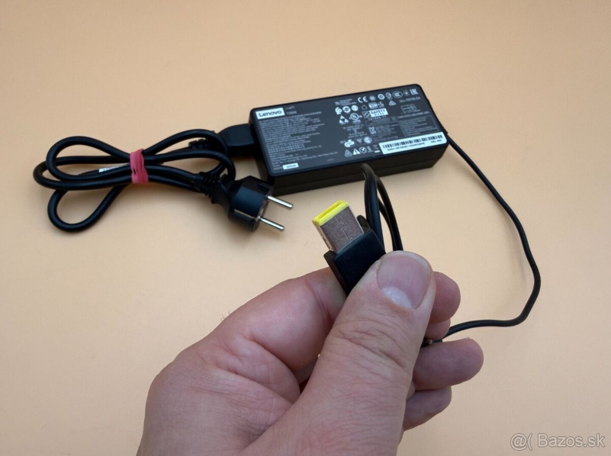 Originálna nabíjačka na notebook LENOVO hranatá 135W. - 2