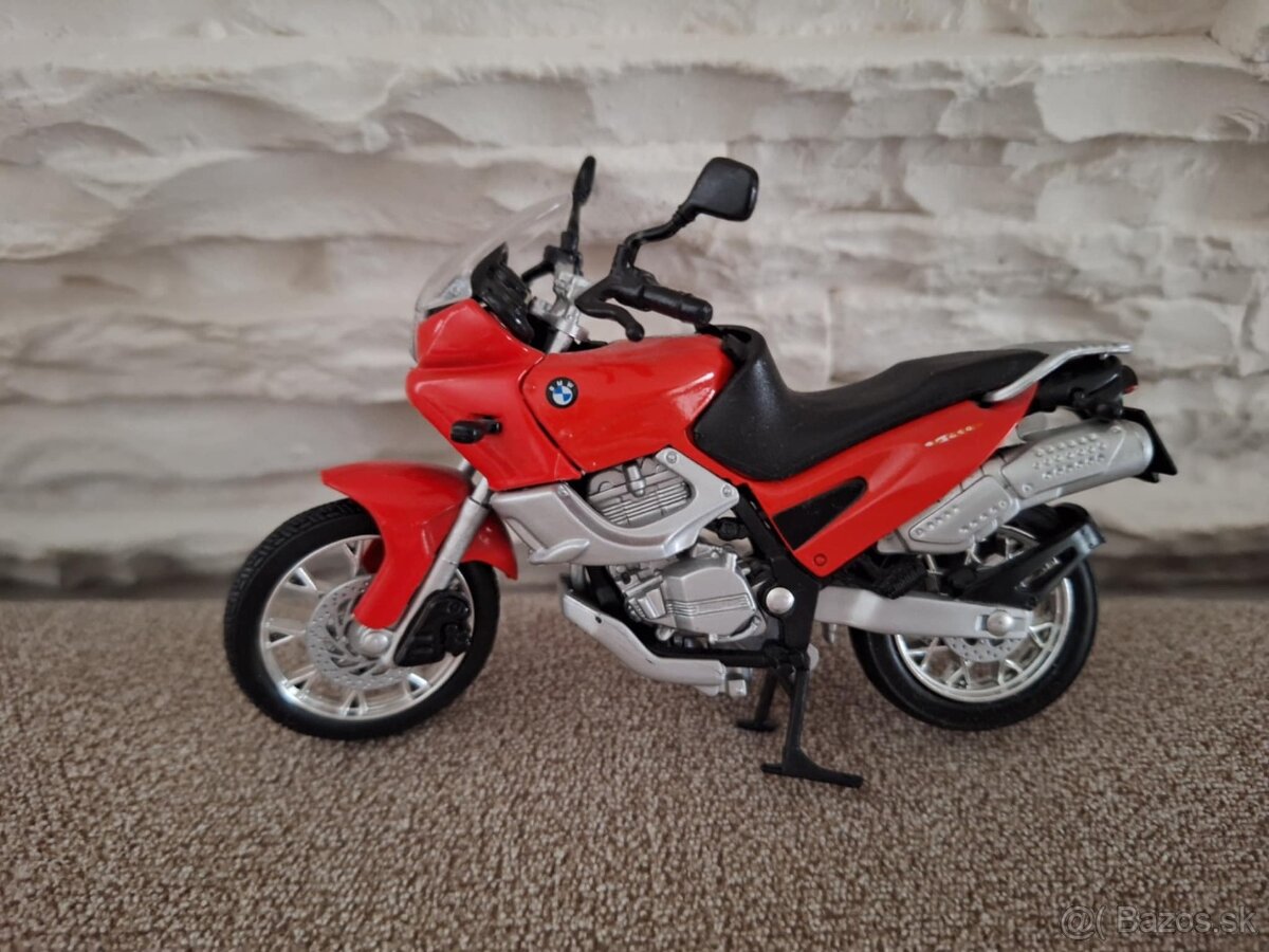 2x motorka 1:18 - 2