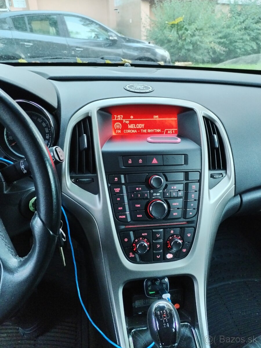 Opel astra j predam - 2