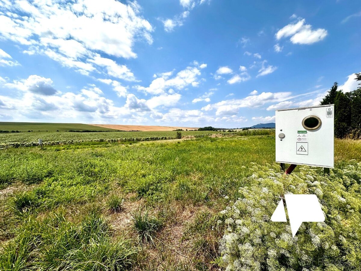 Predaj - Investičný pozemok 800m2 – Veľký Lapáš - 2